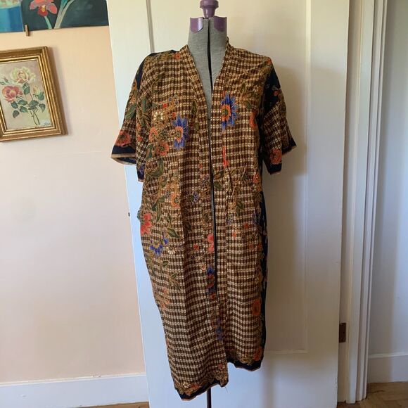 Floral Patterned Women's Robe - Picture 2 of 8